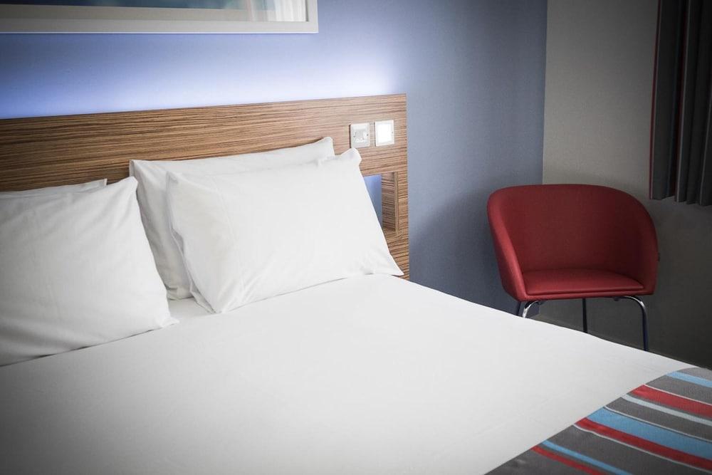 Travelodge Dublin Phoenix Park Каслнок Экстерьер фото