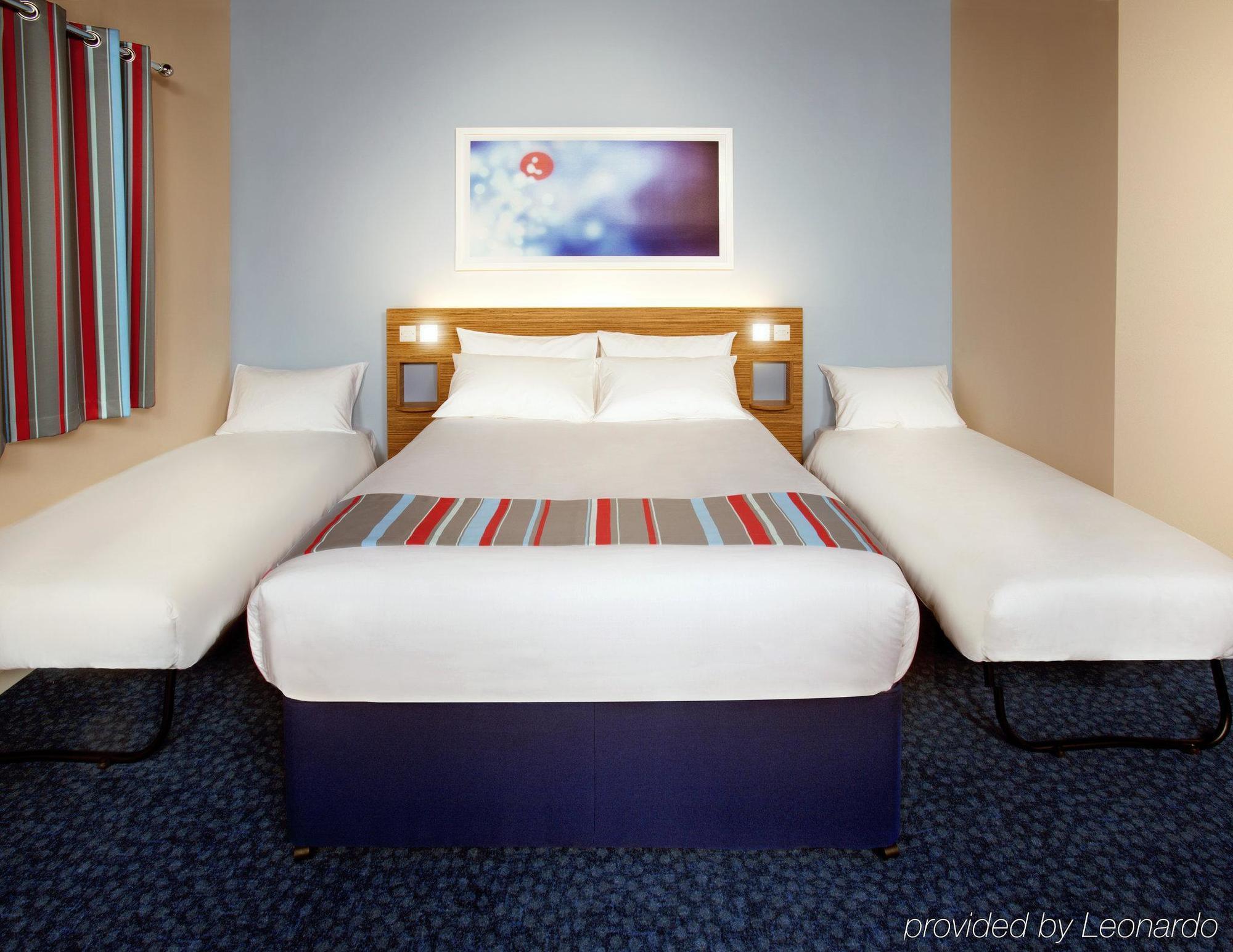 Travelodge Dublin Phoenix Park Каслнок Экстерьер фото