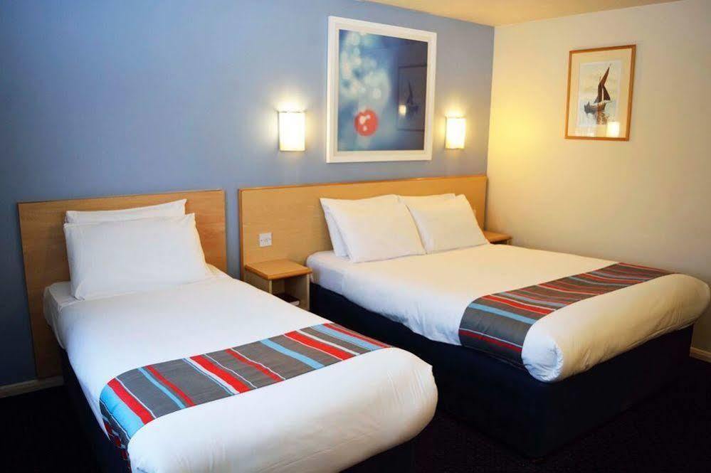 Travelodge Dublin Phoenix Park Каслнок Экстерьер фото